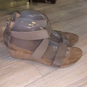 Universal Thread Brown strappy low heel wedges